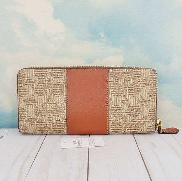 COACH Accordion Zip Wallet Signature - Picture 2 of 9